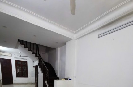 Cho thuê nhà Nguyên căn làm văn phòng  phố Nguyễn Cảnh Dị -  Đại kim - Hoàng Mai.
